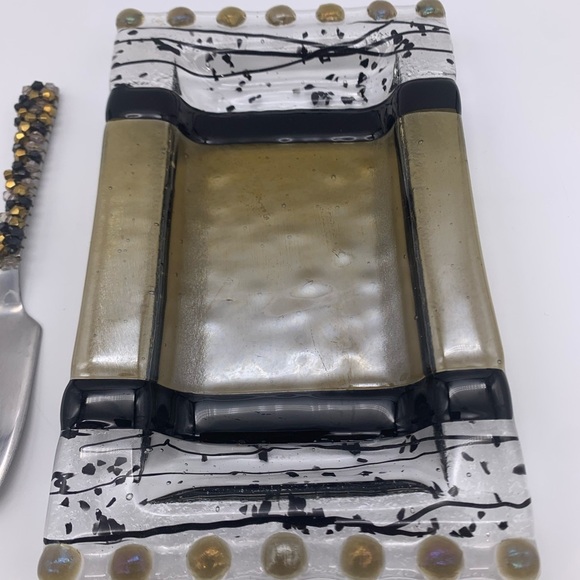 Fused Studio Art Glass Kathy Hudson Snack Tray With Decorative SS Knife Signed - Picture 3 of 12
